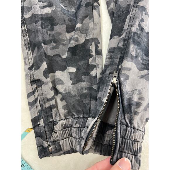 Spanx Blackwash Camouflage Stretch Twill Cargo Jogger Zipper Hem Detail Small - Picture 8 of 12